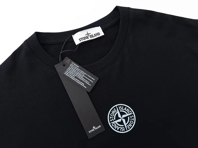 W665#P110💰 [Stone lsland/Stone Island Mosaic Light Bulb💡 Printed Short Sleeve T-shirt] ⚠️[Original creation with high control of details] - Made of 230g combed cotton 32 count double yarn, soft and comfortable to the touch, sweat-absorbent and breathable. - Simple basic and versatile style, original quality, first choice for couples. - Made in a large factory, four needles and five threads on the shoulder, neatly routed, high quality workmanship. - Same style for men and women. Very versatile, one piece for everyone, details are clearly visible. Color: Black White Size: M L